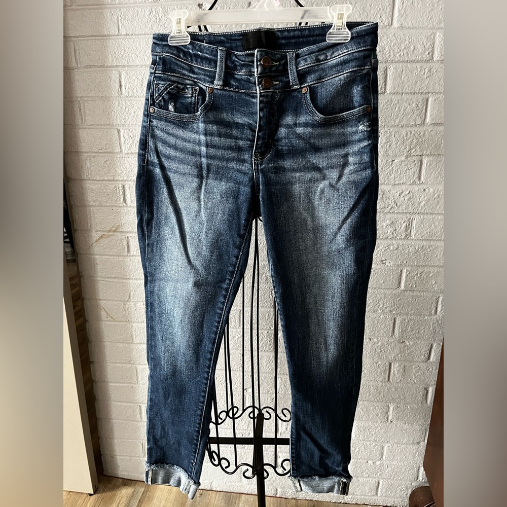 Buckle Washed Dark Blue Cropped Ankle Jeans